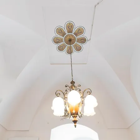 Nonna Nella Casa In Centro