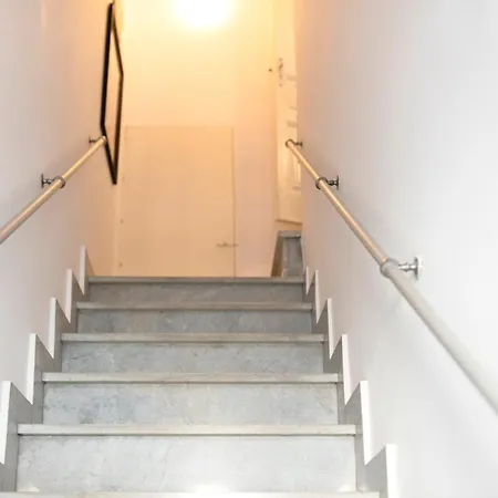 Nonna Nella Casa In Centro