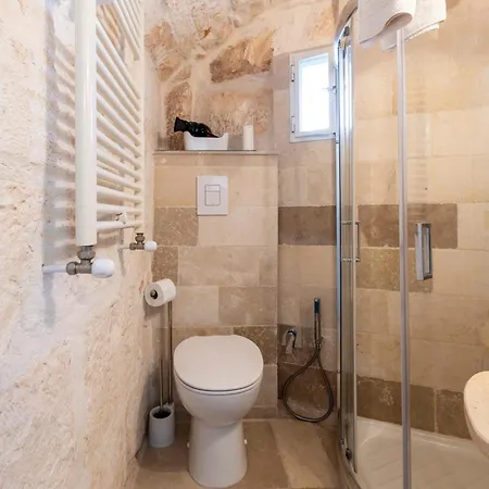 Nonna Nella Casa In Centro