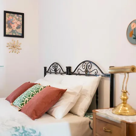 Nonna Nella Casa In Centro *