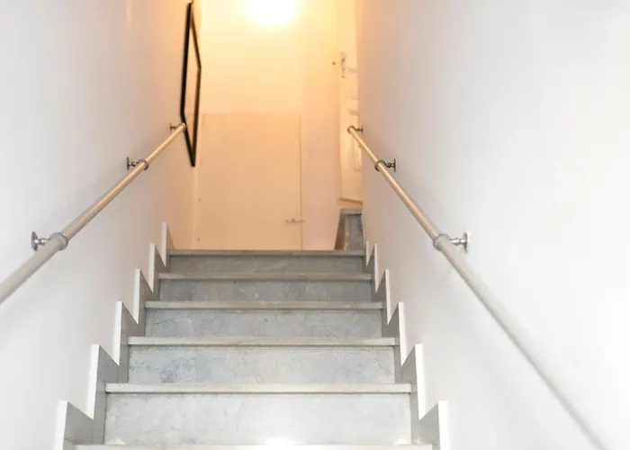 Nonna Nella Casa In Centro